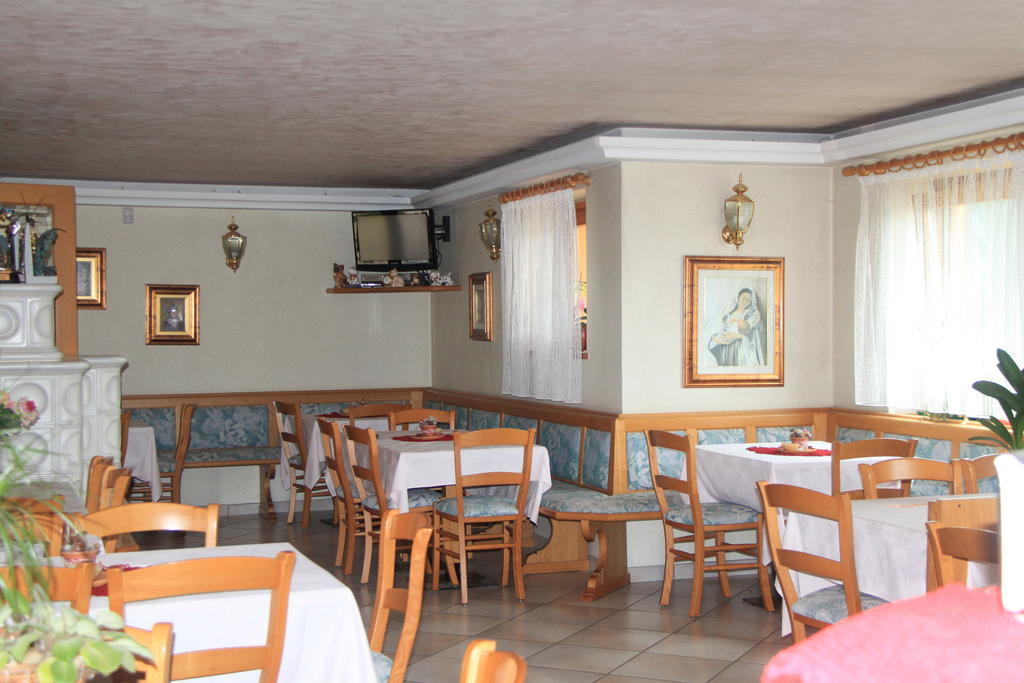 Hotel Garni Goccia D'Oro à Cavalese Extérieur photo