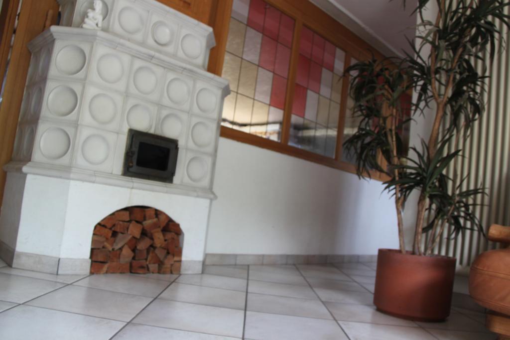 Hotel Garni Goccia D'Oro à Cavalese Extérieur photo