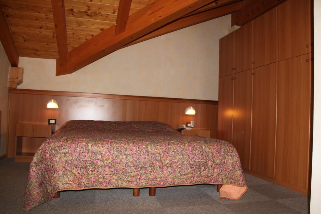 Hotel Garni Goccia D'Oro à Cavalese Chambre photo